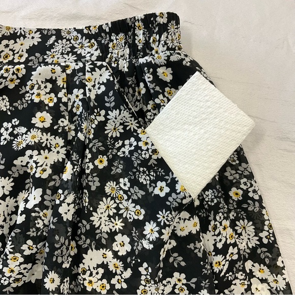 JOLT Black and White Floral Mini Skirt Pockets Elastic Back Lined Women’s Medium - Picture 5 of 8